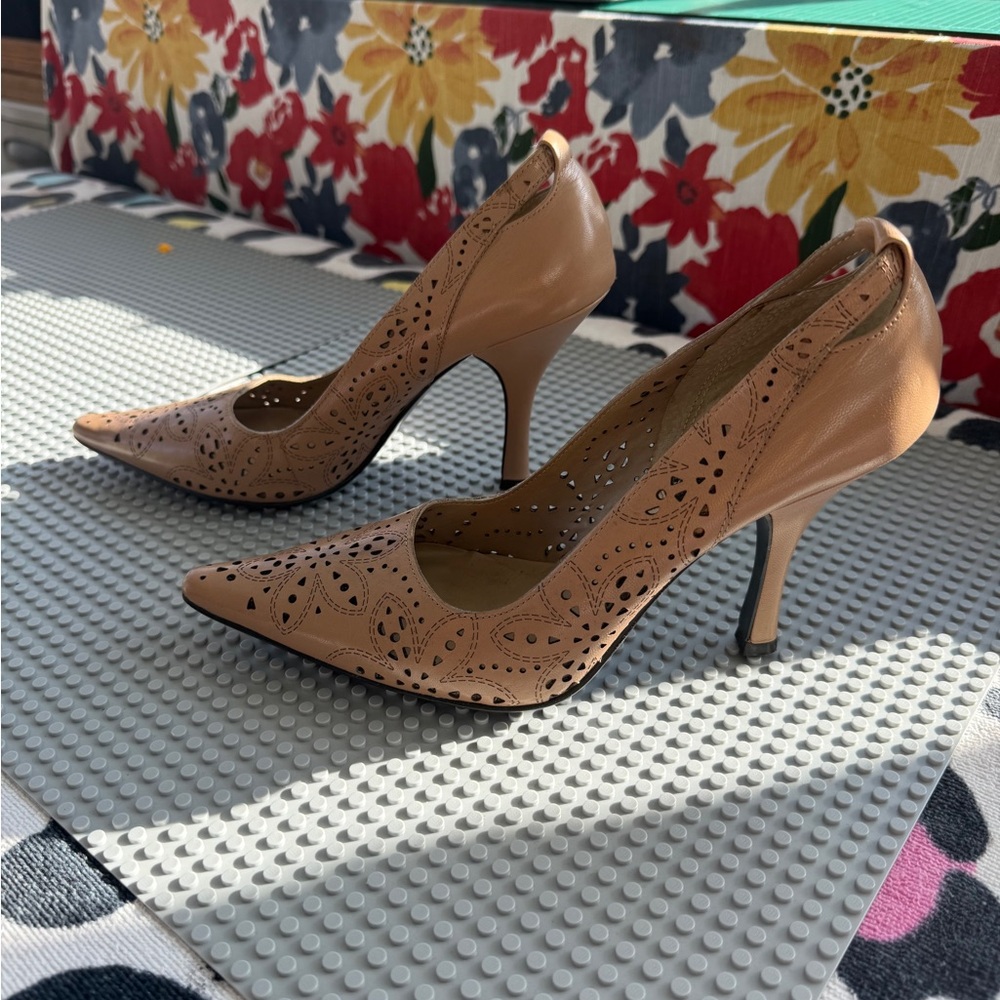Style & Co. Tan Cutout Pumps